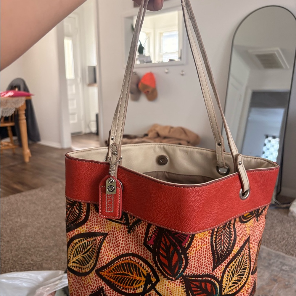 Relic Red and Gold Leaf Pattern Tote